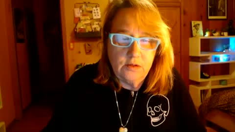Snapshot of misskittyfox chatting on 12-16-25, 01:54 MissKittyFox online show from 12-16-25, 01:54
