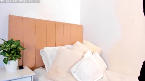 Snapshot of misslindadiaomond chatting on 12-28-24, 02:42 Linda online show from 12-28-24, 02:42