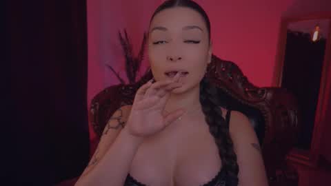 Snapshot of missmerciless chatting on 03-12-25, 06:29 LUXXANDRA online show from 03-12-25, 06:29