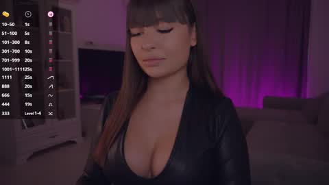 Snapshot of missmerciless chatting on 11-23-25, 09:42 LUXXANDRA online show from 11-23-25, 09:42