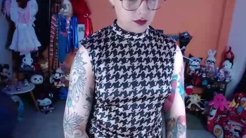 Miss Mia online show from 05-12-26, 01:19