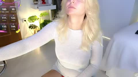 Snapshot of missmiamor chatting on 09-20-25, 09:21 Mia online show from 09-20-25, 09:21