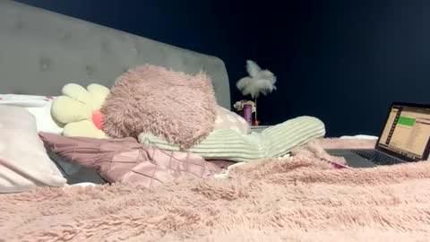 Mila x online show from 02-16-25, 08:22