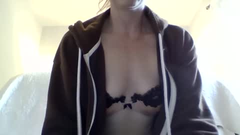 Snapshot of missmoonmagic13 chatting on 09-28-25, 11:21 Maxxx online show from 09-28-25, 11:21