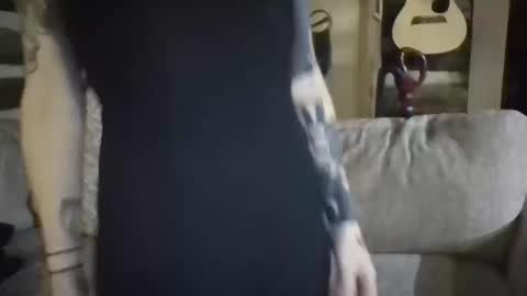 Snapshot of missmoonmagic13 chatting on 10-17-25, 03:53 Maxxx online show from 10-17-25, 03:53