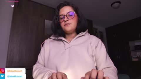 Snapshot of missmoonn chatting on 11-04-25, 11:37 MissMoon online show from 11-04-25, 11:37