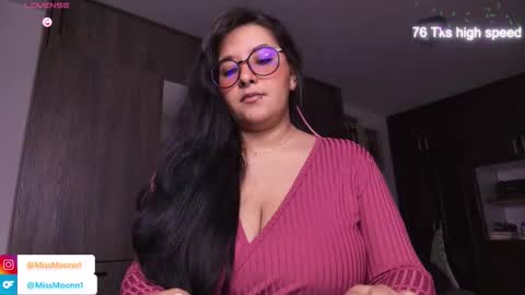 Snapshot of missmoonn chatting on 11-18-25, 09:52 MissMoon online show from 11-18-25, 09:52