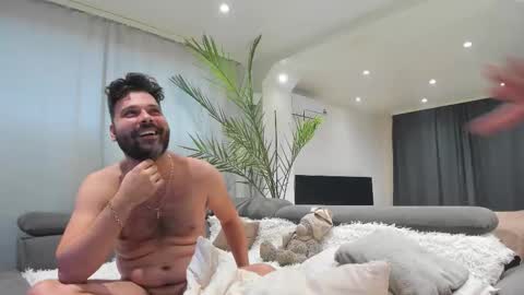 Jennifer  Johnny online show from 11-05-25, 01:44