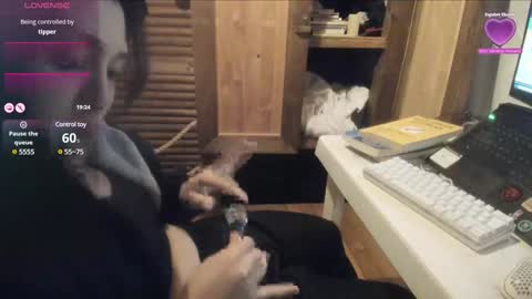 Snapshot of misspink152015 chatting on 01-12-25, 05:45 sarah online show from 01-12-25, 05:45