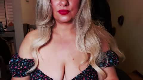 Snapshot of missqueen1416 chatting on 03-12-25, 09:45 Missqueen1416 online show from 03-12-25, 09:45