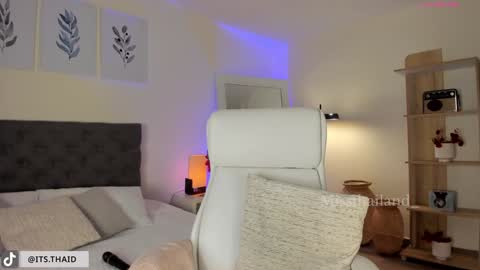 Snapshot of missthailand_ chatting on 02-04-25, 11:49 Fernanda Davila online show from 02-04-25, 11:49