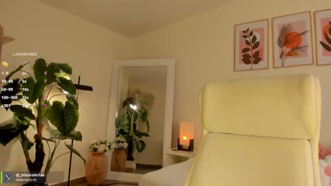 Valeria Davila online show from 12-04-25, 12:47