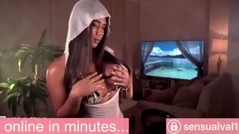 Snapshot of missvalery_1 chatting on 11-11-25, 08:09 OF online show from 11-11-25, 08:09