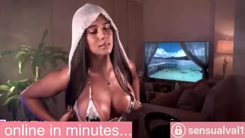 Snapshot of missvalery_1 chatting on 11-19-25, 07:36 OF online show from 11-19-25, 07:36