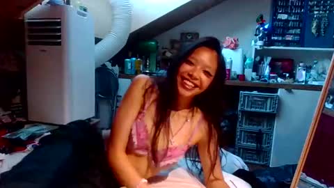 Snapshot of missversatile chatting on 05-27-26, 06:16 Miss Versatile online show from 05-27-26, 06:16