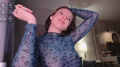 Snapshot of missvikiki chatting on 07-21-26, 10:01 Polly online show from 07-21-26, 10:01