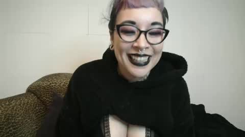 Snapshot of missy_dee chatting on 12-11-24, 06:36 Missy Dee online show from 12-11-24, 06:36