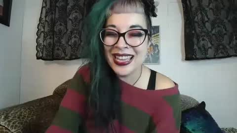 Missy Dee online show from 10-15-25, 07:41