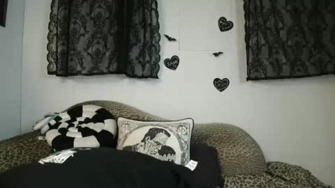 Missy Dee online show from 05-15-26, 08:54