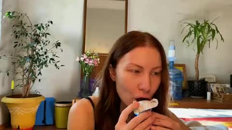 Snapshot of misszlataa chatting on 09-29-25, 09:03 Zlata online show from 09-29-25, 09:03