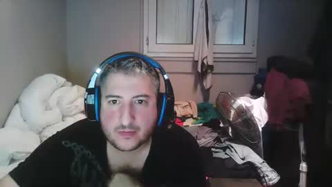 Snapshot of misterbelled chatting on 10-18-25, 11:33 misterbelled online show from 10-18-25, 11:33