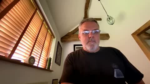 Snapshot of misterblivs chatting on 05-14-26, 01:29 Misterblivs online show from 05-14-26, 01:29