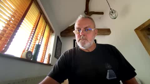 Snapshot of misterblivs chatting on 06-05-26, 06:52 Misterblivs online show from 06-05-26, 06:52