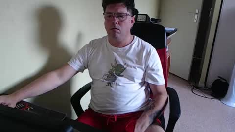 Snapshot of mistercoeur1 chatting on 11-04-25, 04:06 mistercoeur online show from 11-04-25, 04:06