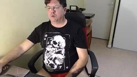 Snapshot of mistercoeur1 chatting on 11-24-25, 05:23 mistercoeur online show from 11-24-25, 05:23