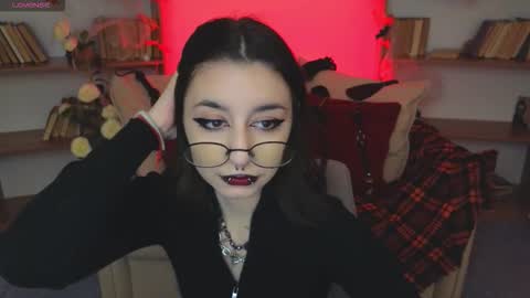 Snapshot of mistress__marcelline chatting on 10-18-25, 09:21 Marcelline online show from 10-18-25, 09:21