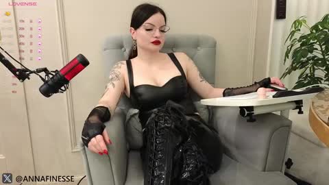 Snapshot of mistress_anna_dame chatting on 02-04-25, 04:29 Her Infernal Majesty online show from 02-04-25, 04:29