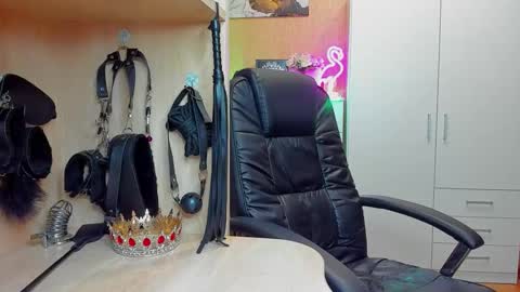 Mistress Kristi online show from 11-11-25, 07:58