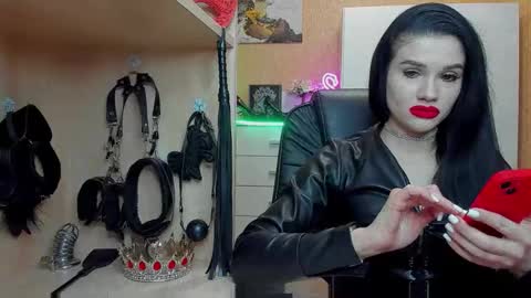 Snapshot of mistress_kristi chatting on 01-18-26, 10:13 Mistress Kristi online show from 01-18-26, 10:13