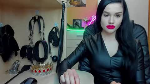 Snapshot of mistress_kristi chatting on 02-10-26, 06:45 Mistress Kristi online show from 02-10-26, 06:45