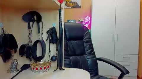Snapshot of mistress_kristi chatting on 05-05-26, 06:27 Mistress Kristi online show from 05-05-26, 06:27