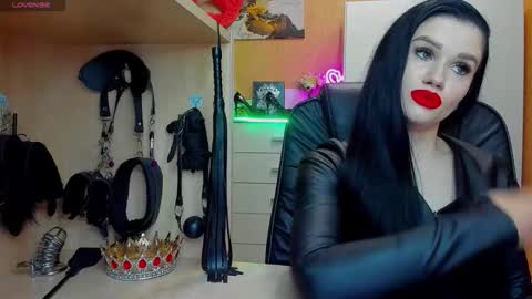 Snapshot of mistress_kristi chatting on 05-13-26, 07:33 Mistress Kristi online show from 05-13-26, 07:33