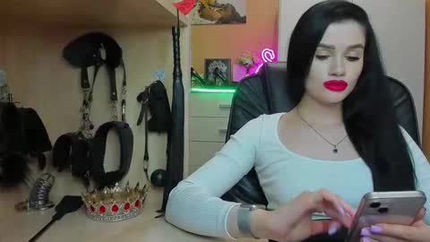 Snapshot of mistress_kristi chatting on 05-19-26, 07:42 Mistress Kristi online show from 05-19-26, 07:42
