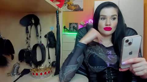 Snapshot of mistress_kristi chatting on 05-25-26, 07:09 Mistress Kristi online show from 05-25-26, 07:09