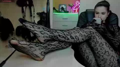 Snapshot of mistress_kristi chatting on 06-09-26, 06:30 Mistress Kristi online show from 06-09-26, 06:30