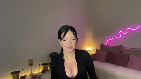 Snapshot of mistress_of_hearts chatting on 05-16-26, 08:07 Mia online show from 05-16-26, 08:07