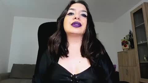 Snapshot of mistressmichelle5 chatting on 06-03-26, 02:33 YourGoddessM online show from 06-03-26, 02:33