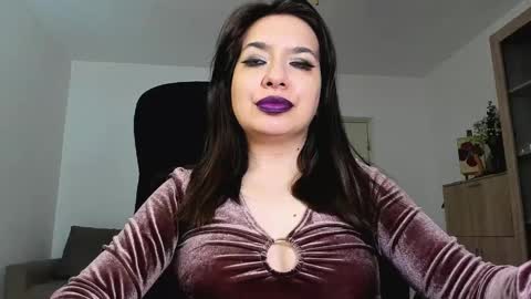 Snapshot of mistressmichelle5 chatting on 06-04-26, 10:54 YourGoddessM online show from 06-04-26, 10:54