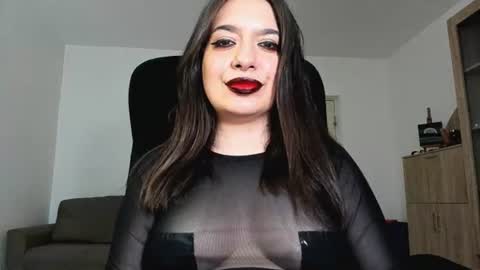 Snapshot of mistressmichelle5 chatting on 07-06-26, 11:07 YourGoddessM online show from 07-06-26, 11:07