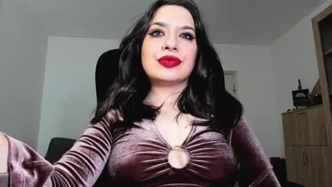 Snapshot of mistressmichelle5 chatting on 07-11-26, 09:16 YourGoddessM online show from 07-11-26, 09:16