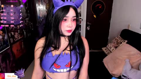 Snapshot of mitsu_dva chatting on 02-26-25, 01:32 Emili online show from 02-26-25, 01:32
