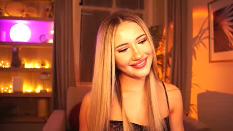 Snapshot of miumiiuu chatting on 11-19-25, 04:18 Miu Meow online show from 11-19-25, 04:18