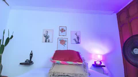 Miwa  online show from 02-11-25, 11:01