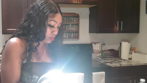 Snapshot of mixedlovers chatting on 09-15-25, 07:25 Precious online show from 09-15-25, 07:25