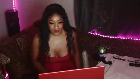 Snapshot of mixedlovers chatting on 09-19-25, 06:15 Precious online show from 09-19-25, 06:15