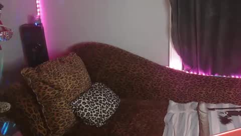 Snapshot of mixedlovers chatting on 09-30-25, 02:16 Precious online show from 09-30-25, 02:16